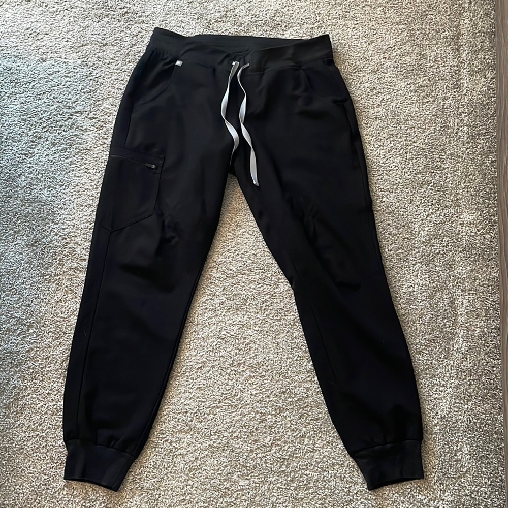 Women’s figs joggers